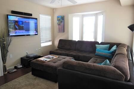 4th image of 726 Portsmouth Ct