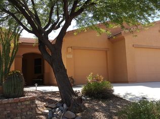 1029 W Bosch Dr, Green Valley, AZ 85614