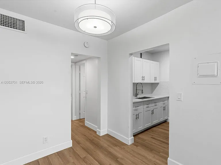 230 SW 11th Ave #8 — Photo 10