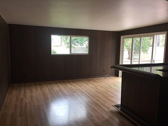 4th image of 10605 El Este Ave