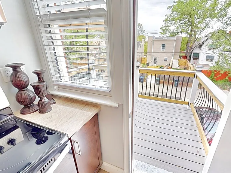 512 Mellon St SE #101 — Photo 9