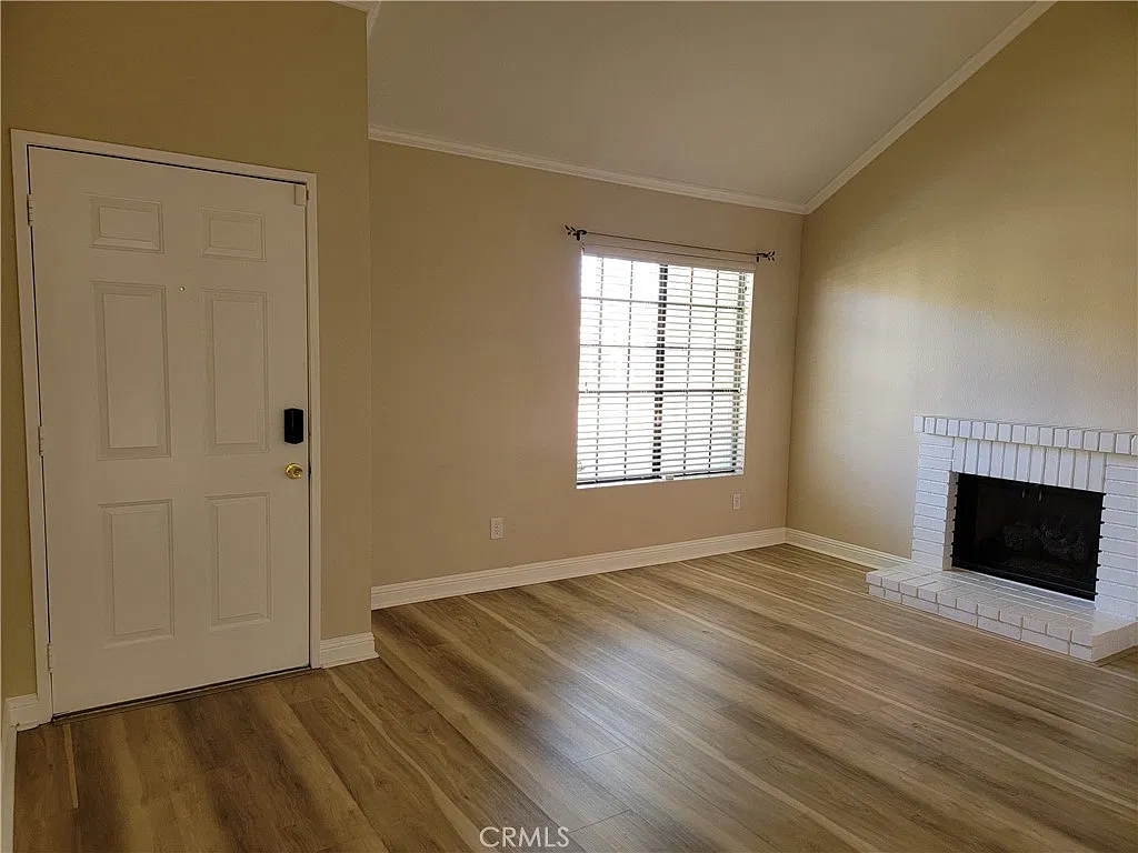 2 bed, 870 sqft, $2,500 — Photo 3