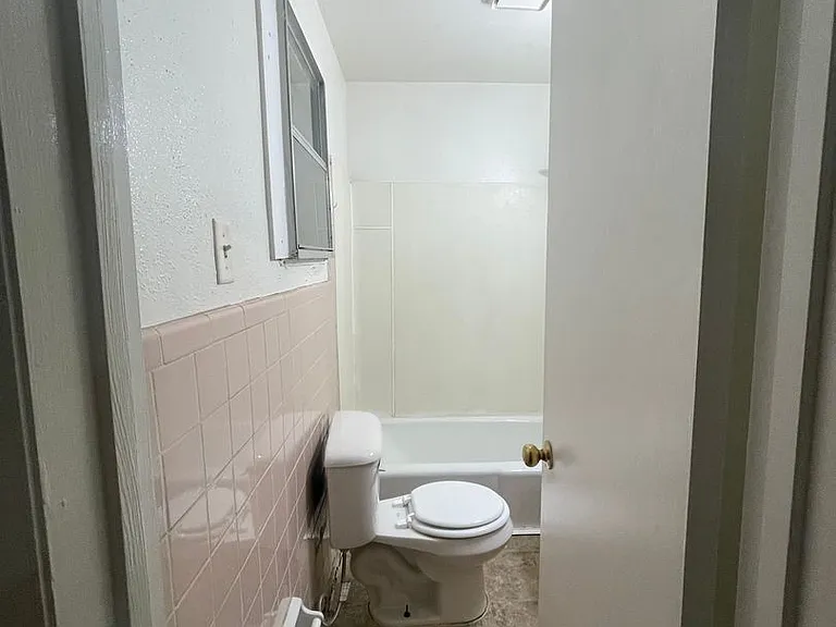 2412B Airport Dr — Photo 10