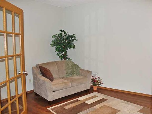 5th image of 1330 Glenview Dr