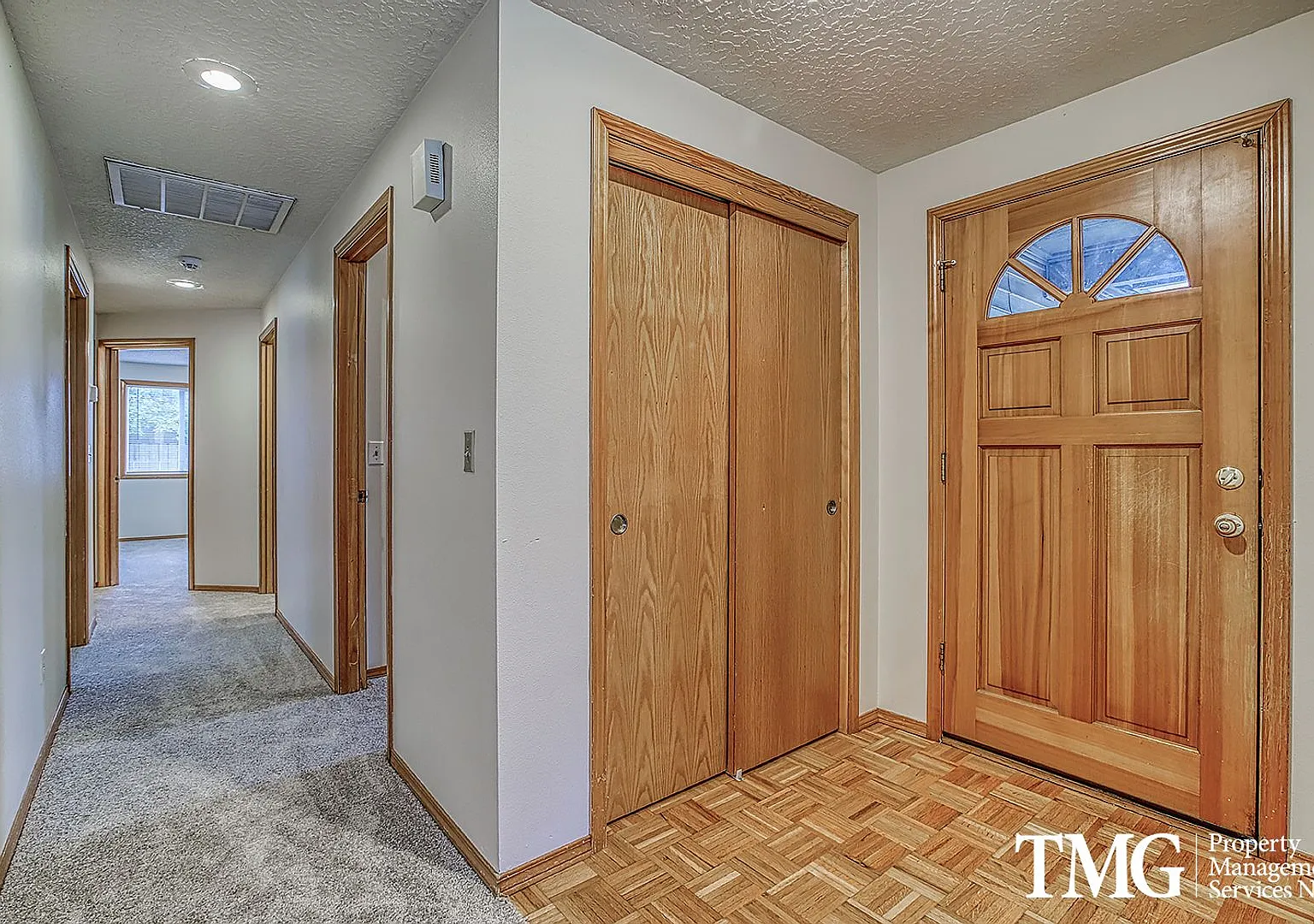 Spacious 3-Bedroom Ranch in the Desirable Burton Neighborhood! — Photo 4