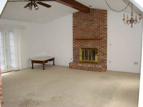 3rd image of 1597 W Algonquin Dr