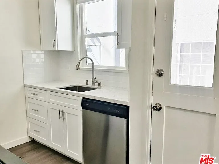 1725 Malcolm Ave — Photo 9