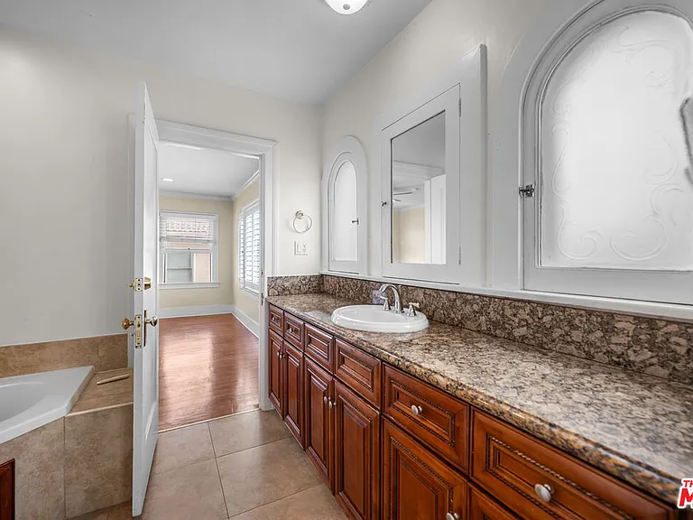 1231 S Saint Andrews Pl — Photo 23
