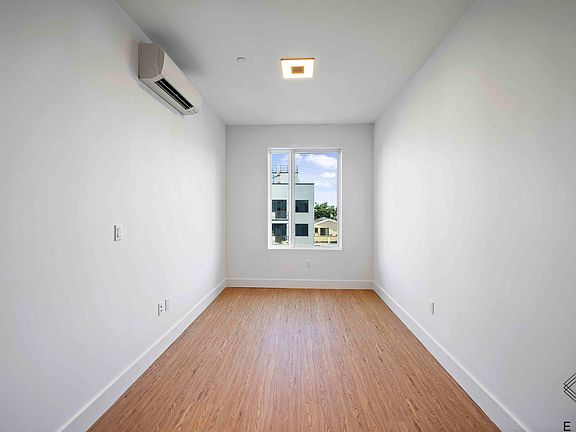 5th image of 156 Erasmus St #4L