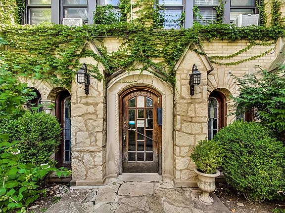 4th image of 5655 N Spaulding Ave #3