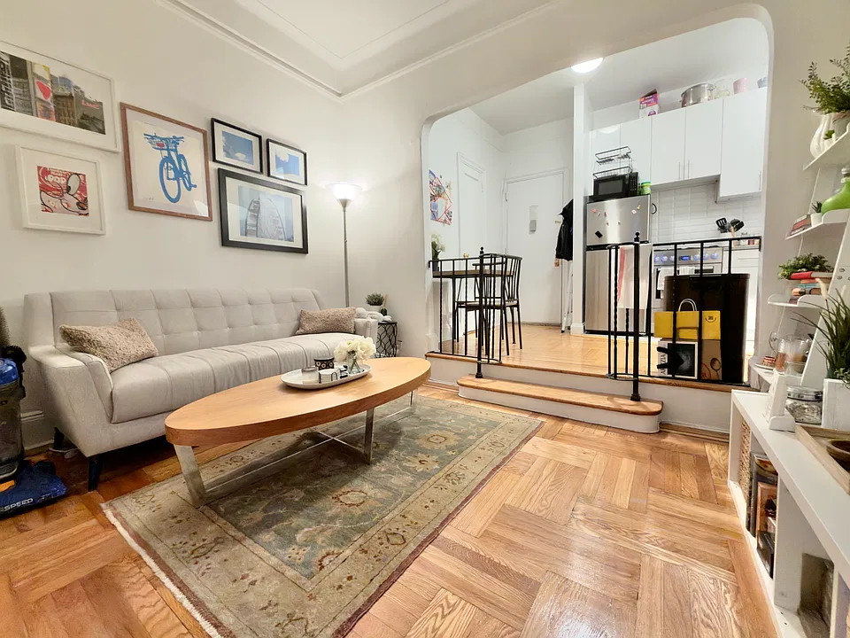 200 E 26th St #2D