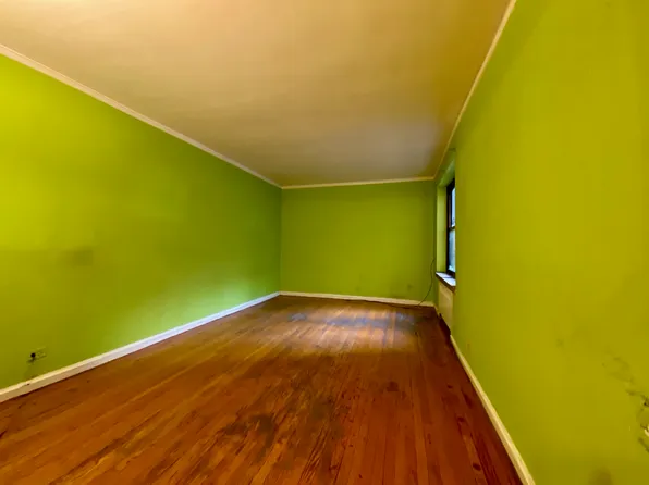 251 Seaman Avenue image 4 of 9