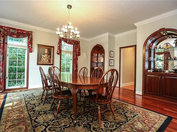 4th image of 28 Thomlinson Cir