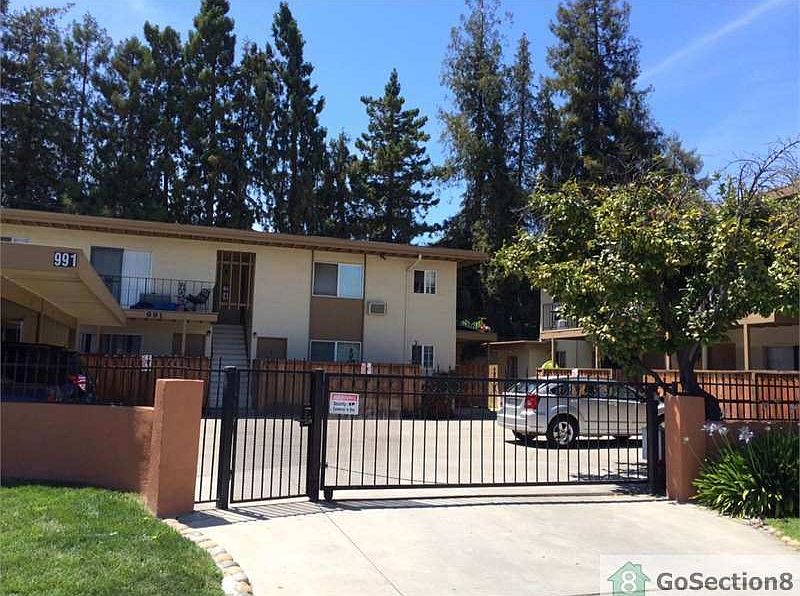 1st image of 995 Ravenscourt Ave #1