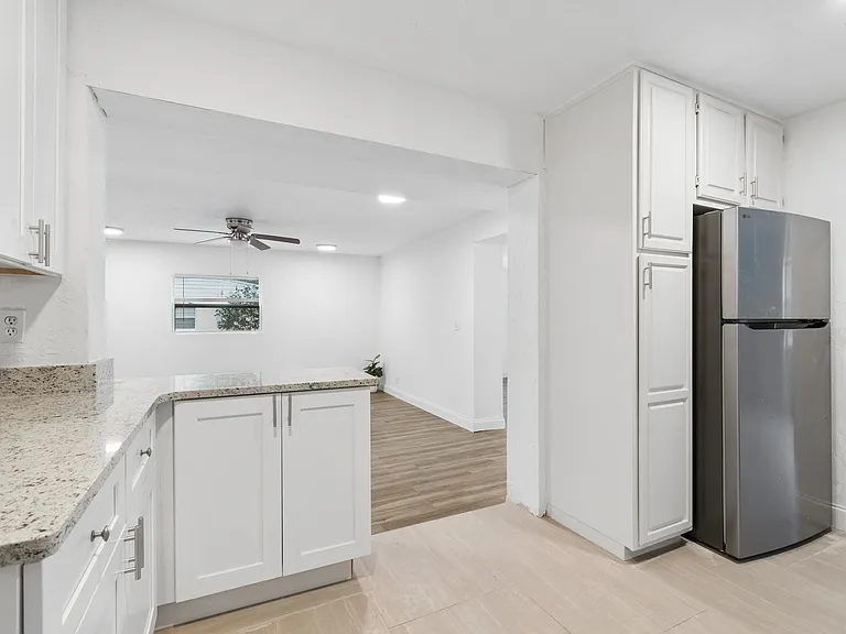 220 NW 33rd Ave — Photo 4