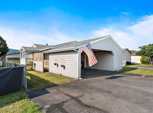 2058 W Pellinore Way, Post Falls, ID 83854