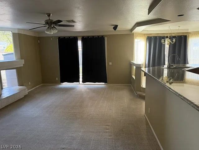 5 bed, 4.0 bath, 4861 sqft, $4,950 — Photo 4