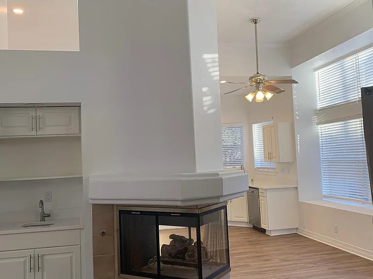 11608 Penfield Ln NE — Photo 8