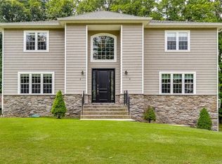 4 Greg Sikorsky Dr, Monsey, NY 10952