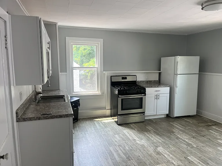 9 School St #4 — Photo 2