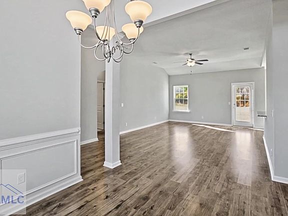5th image of 136 Summerhill Dr NE