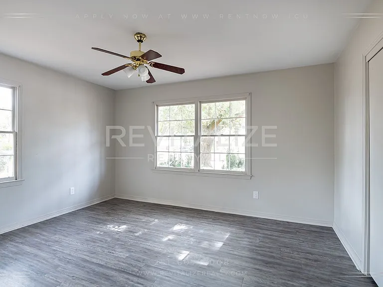 1258 Charmaine Cir N — Photo 19