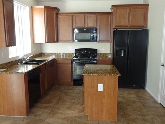 4th image of 1011 Klamath River Ave