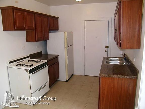 5th image of 547 1/2 W Arlington Pl APT 308