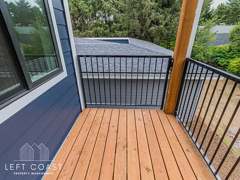 680 SE Highway 101 #204 — Photo 17