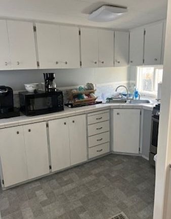 4th image of 252 Newbury St #15