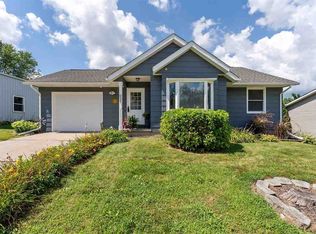 821 S D Ave, Washington, IA 52353