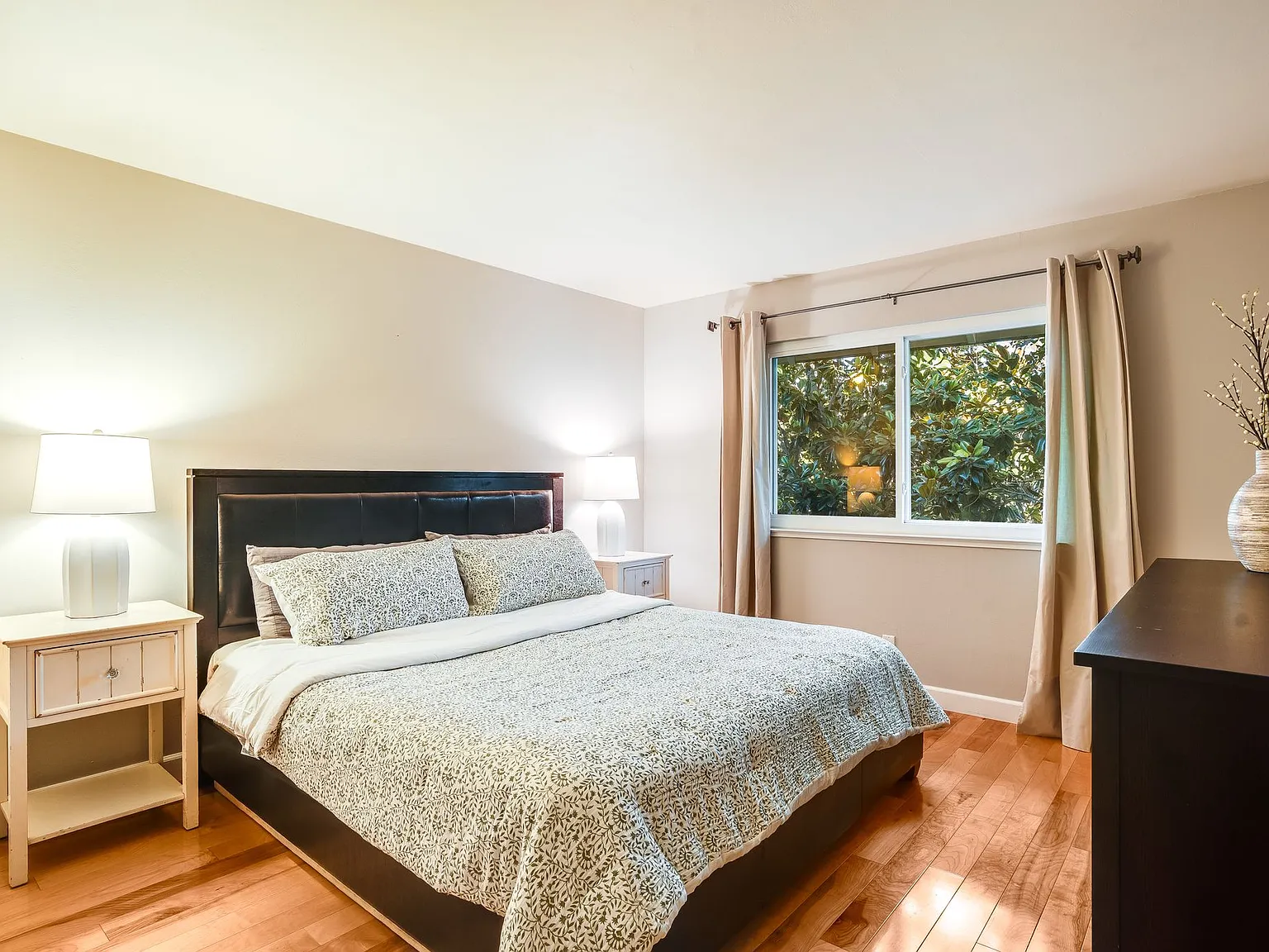 1 bed, 898 sqft, $5,600 — Photo 2