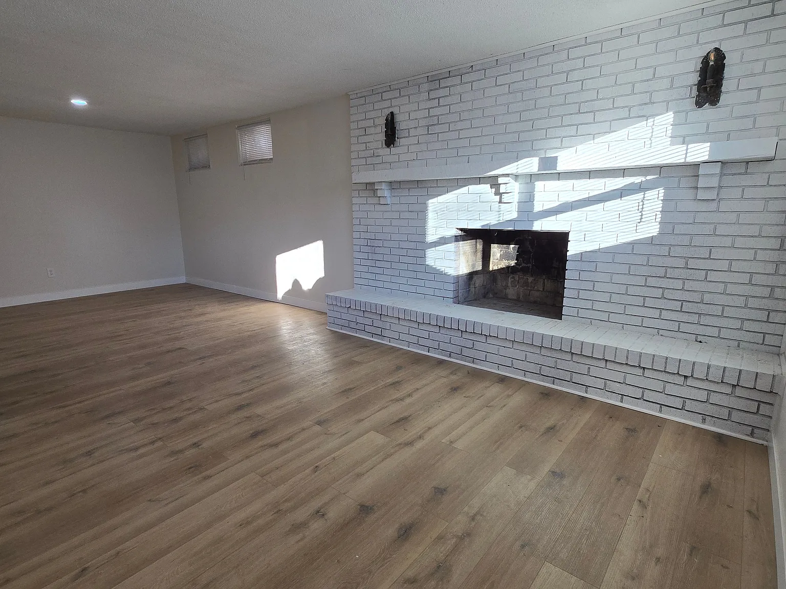 2 bed, 1300 sqft, $1,250 — Photo 2