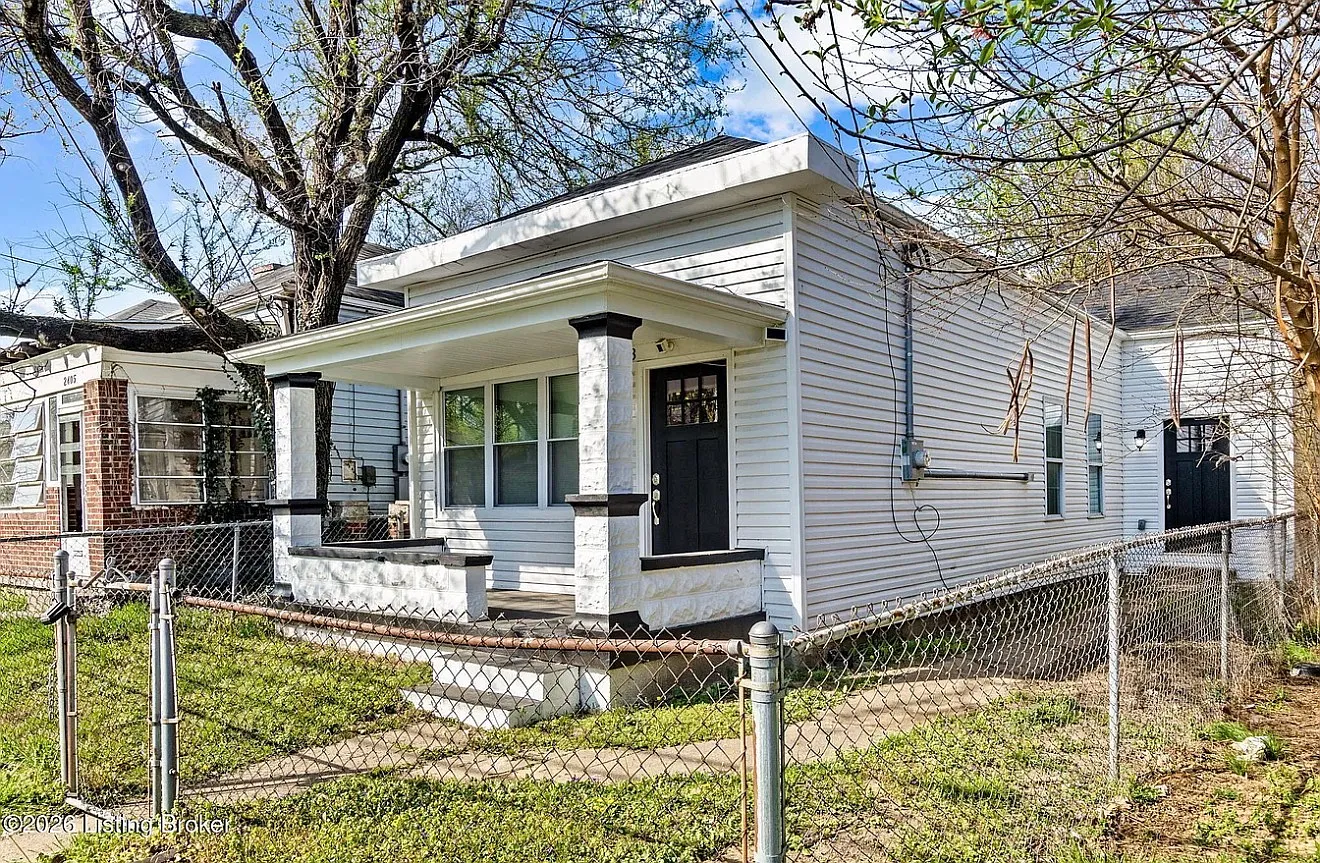 2403 Bank St — Photo 2