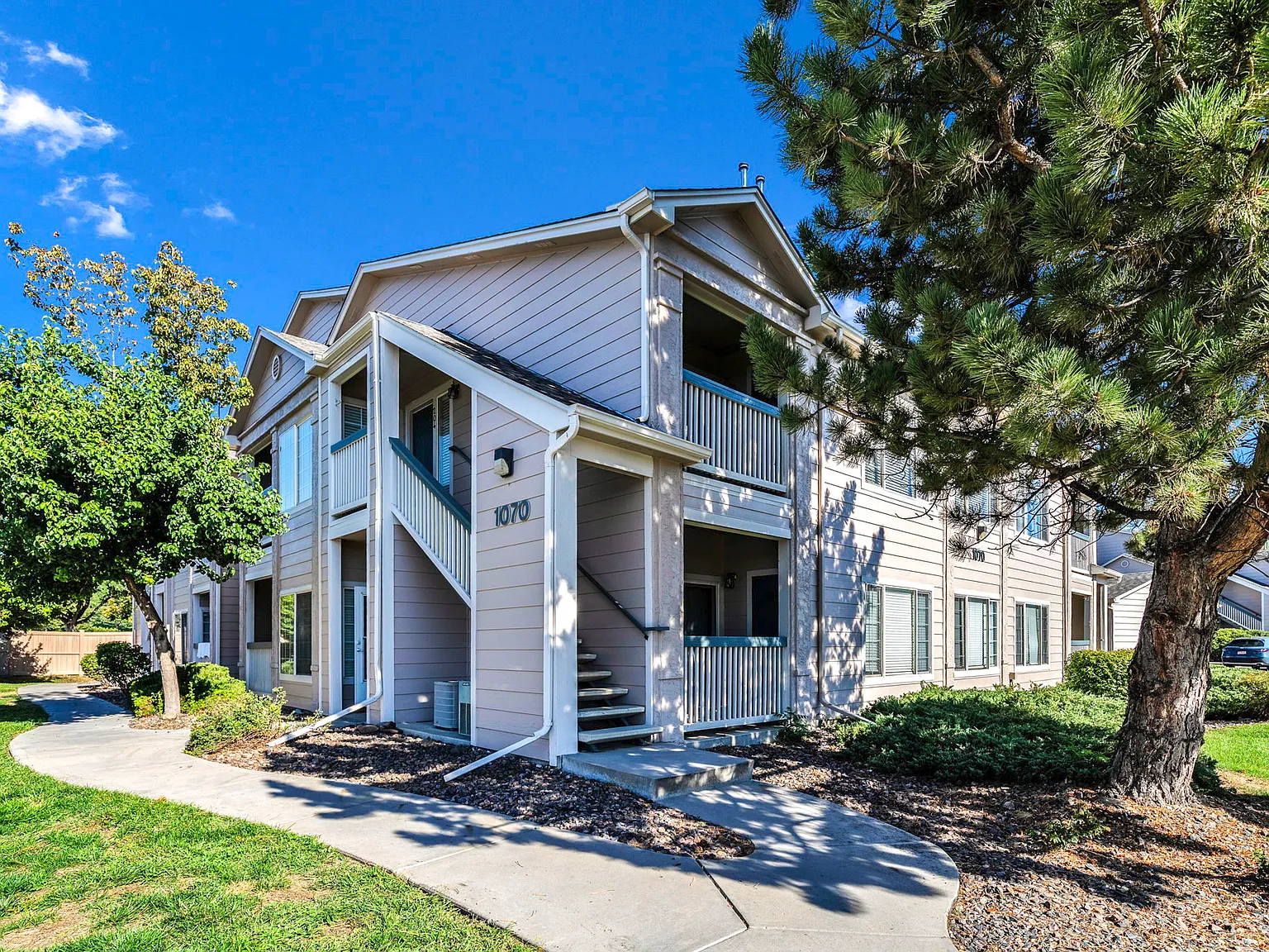 3 bed, 1306 sqft, $2,500 — Photo 3
