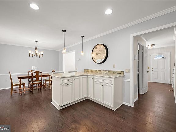 5th image of 10112 Snowden Rd