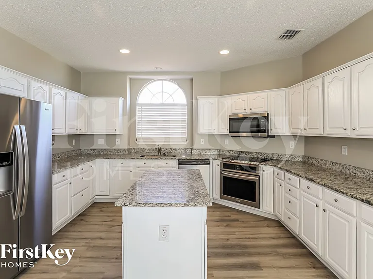 5210 Orlando Cir — Photo 5