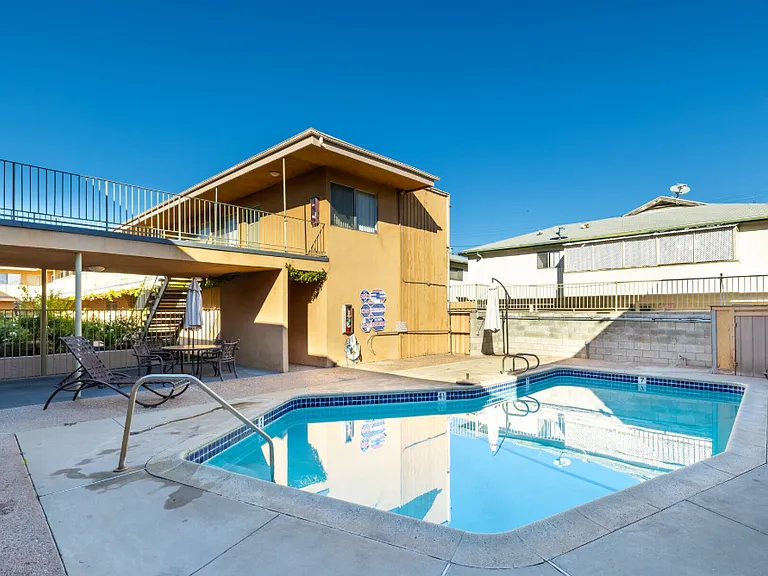 5542 Newcastle Ave #8 — Photo 6