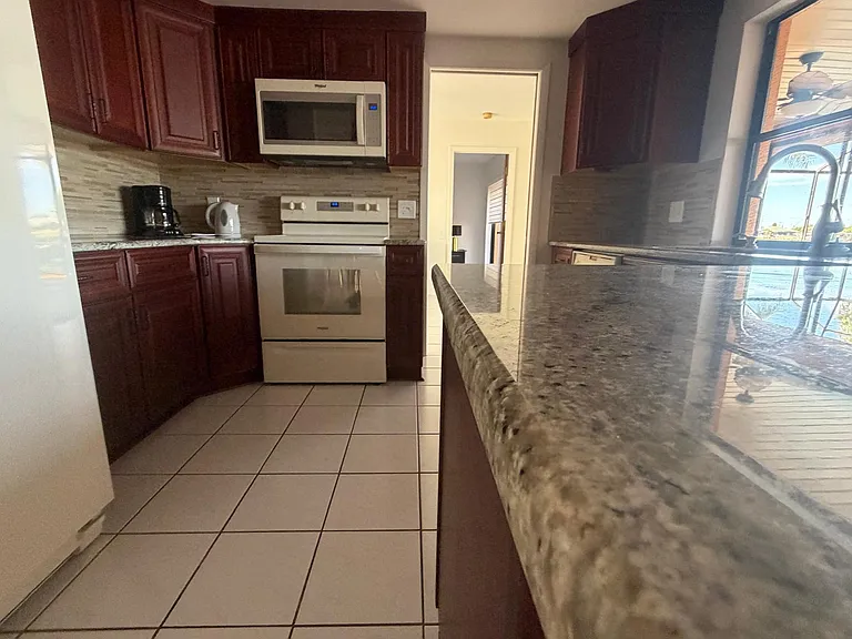 613 SW 49th Ln — Photo 38