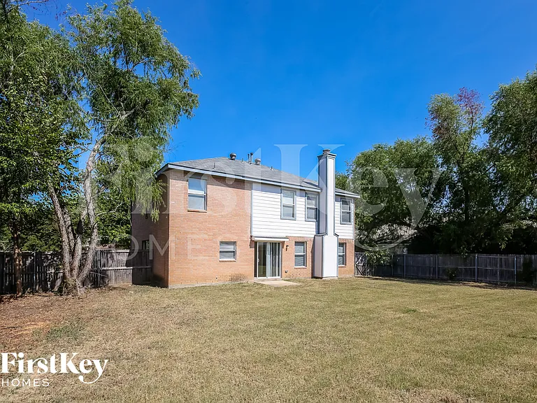 820 Monette Dr — Photo 15