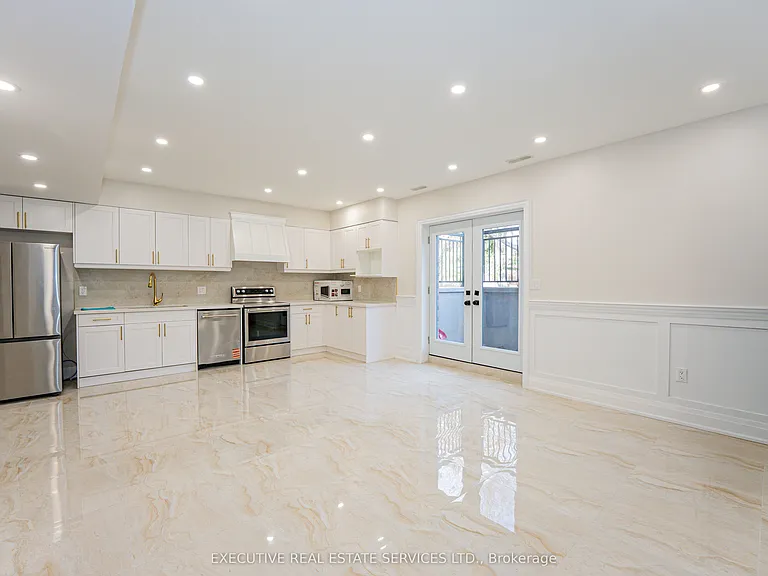 337 Centennial Rd #BASEMENT — Photo 11