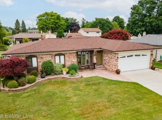 1399 Kipling Ct, Troy, MI 48083