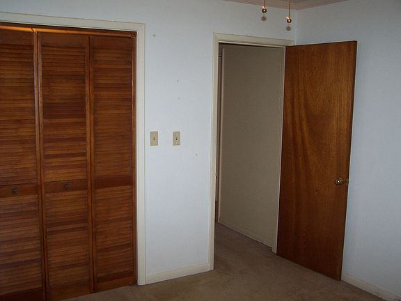 5th image of 124 S. Crescent Dr.