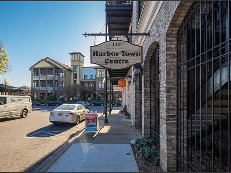 113 Harbor Town Sq — Photo 25