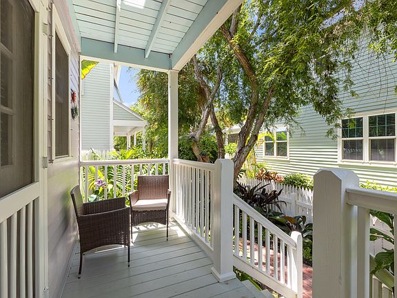 2nd image of 30 Kingfisher Ln