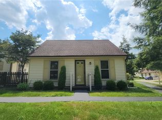 46103 New England Sq APT B, New Waterford, OH 44445