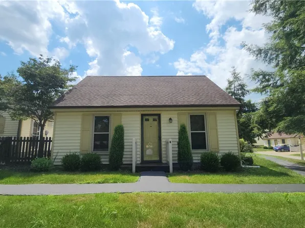 46103 New England Sq APT B, New Waterford, OH 44445