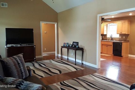 5th image of 118 Locust Grove Ct