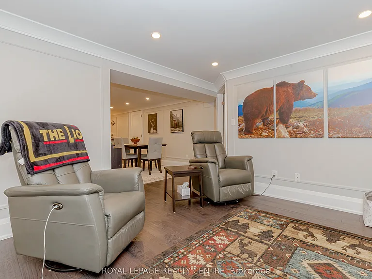 326 Slade Cres #LOWER — Photo 8