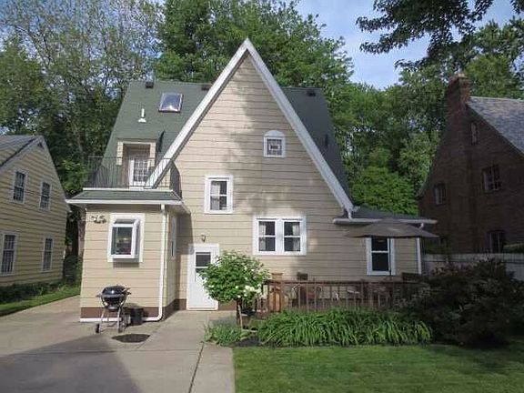 3rd image of 2443 Barrington Dr